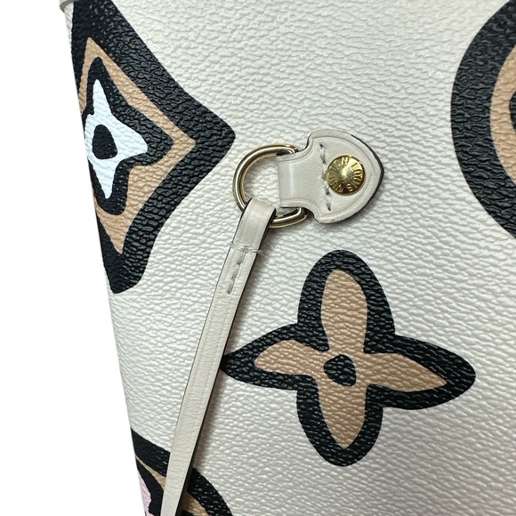 Louis Vuitton Wild at Heart Neverfull leather Tote MM - Picture 5 of 16